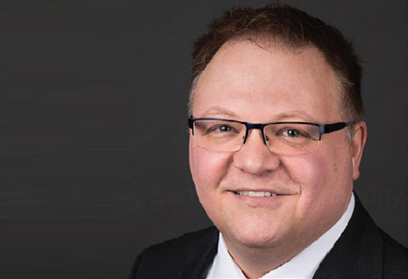 The Risk Game in Cloud-based Services